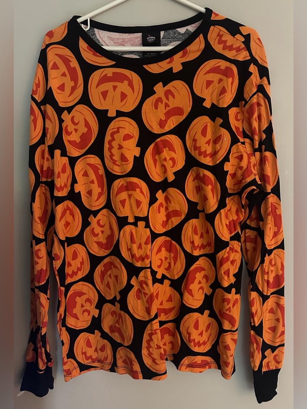 HYDE AND EEK! Size XL, Halloween Pumpkin Long-Sleeve Tee - Orange on Black